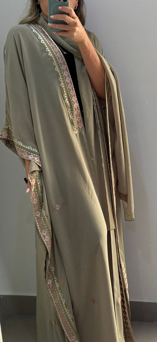 Queen abaya