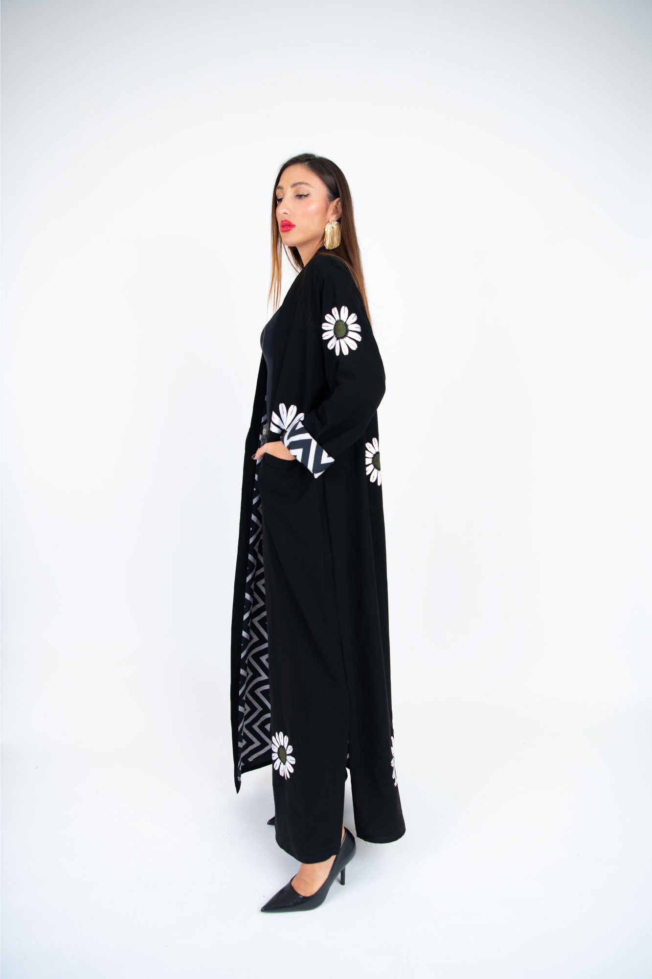 Crepe Abaya with White Daisy Accents