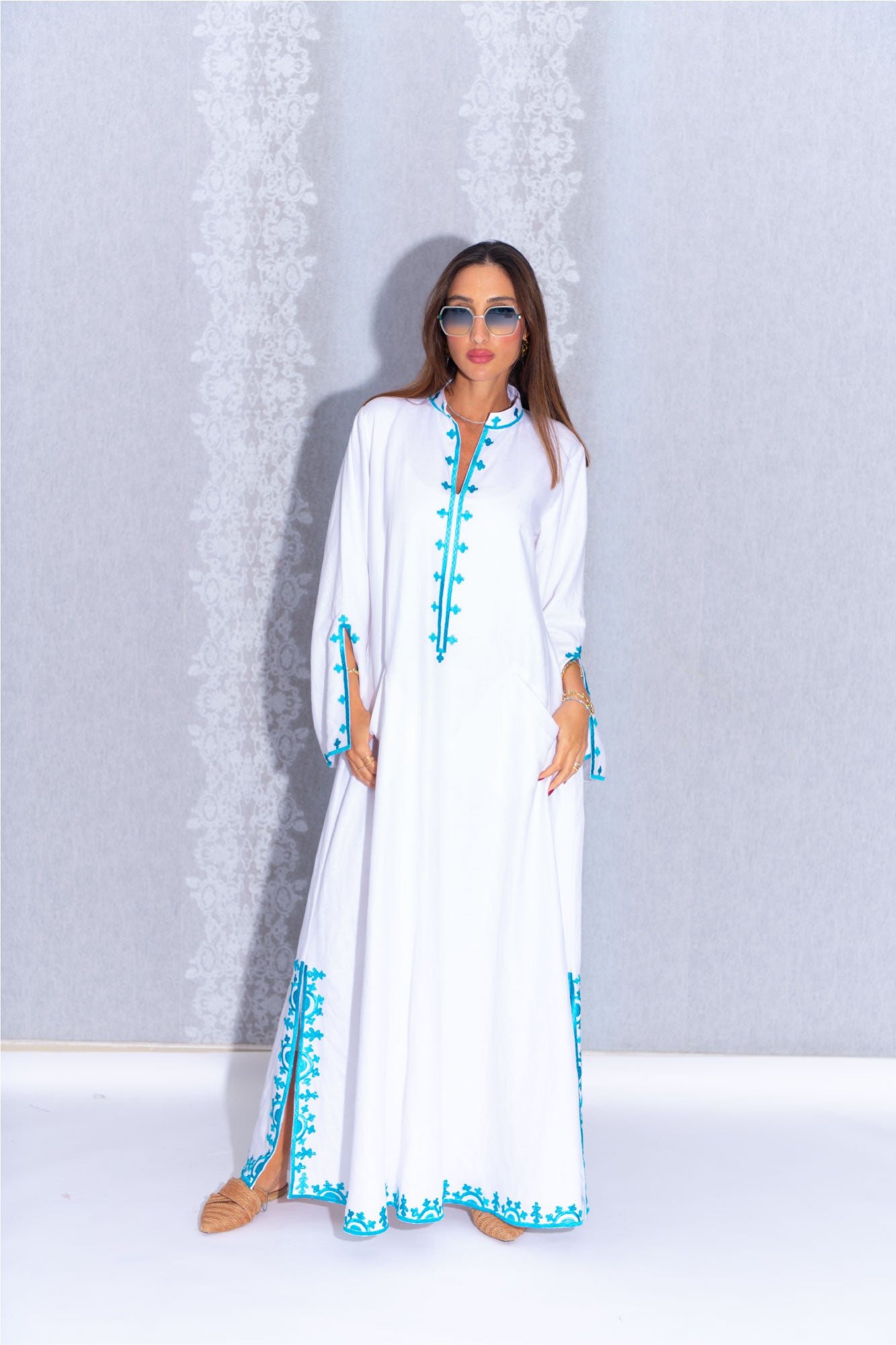 Chic Arabesque Linen Abaya
