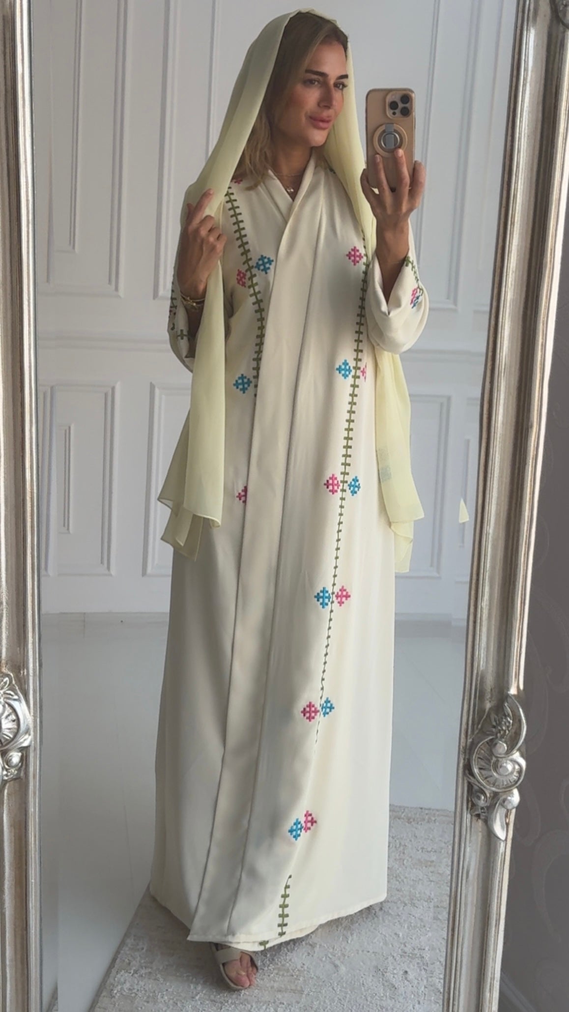 Checkmark abaya