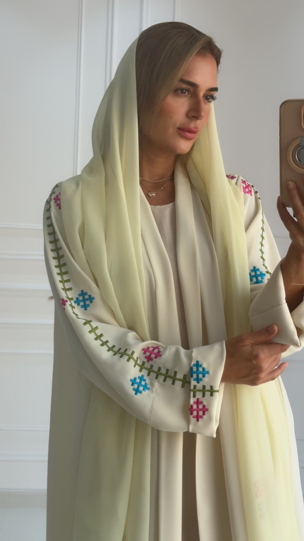 Checkmark abaya